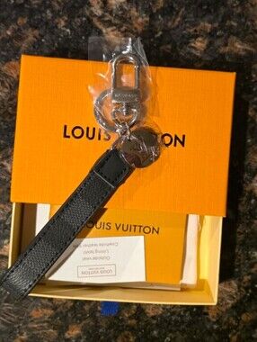 NO BOX ⬛☑️ Black Checkered Key Chain Strap w/Charm